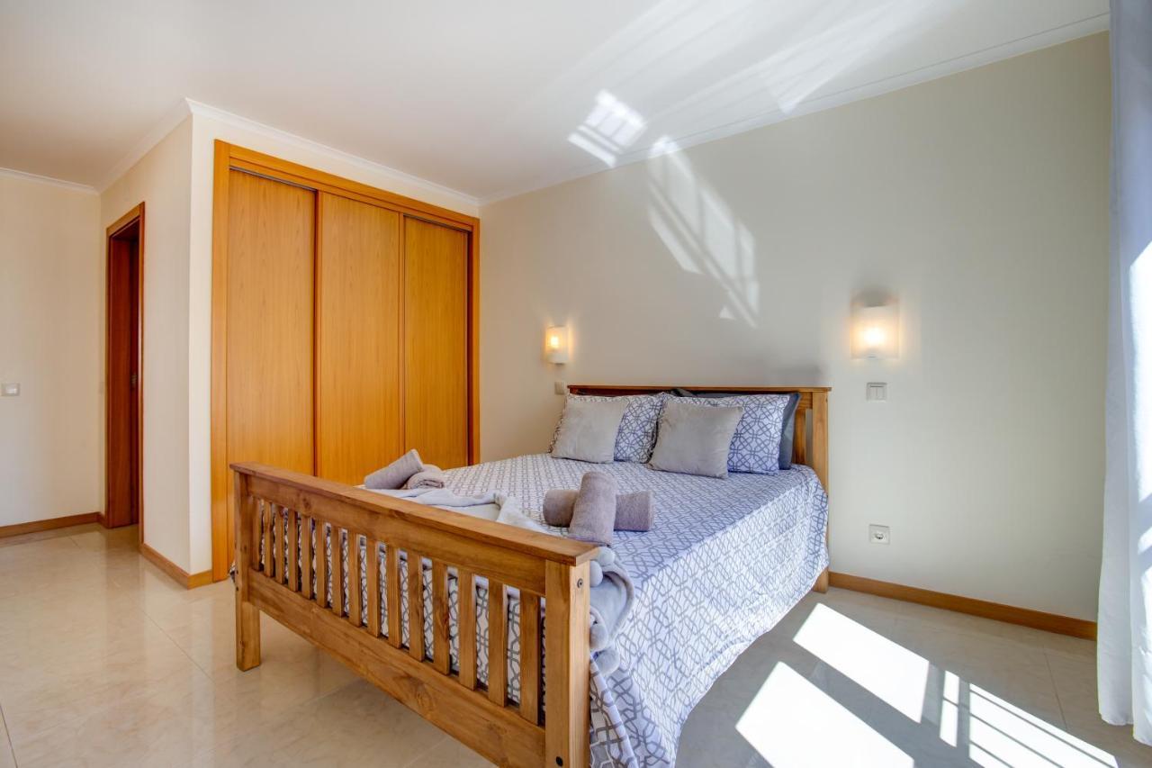 Two Bedroom Apartment With Rooftop Pool In Alvor Exterior foto