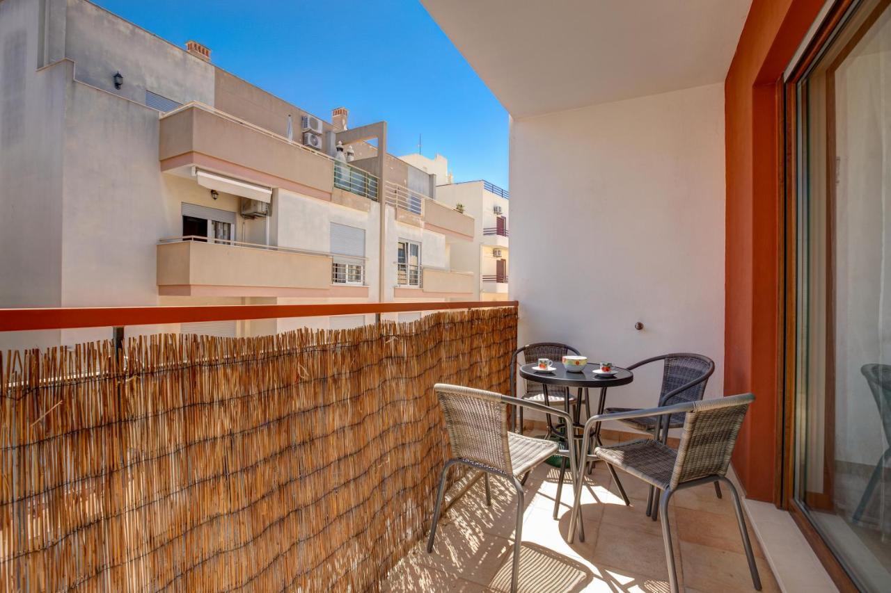 Two Bedroom Apartment With Rooftop Pool In Alvor Exterior foto