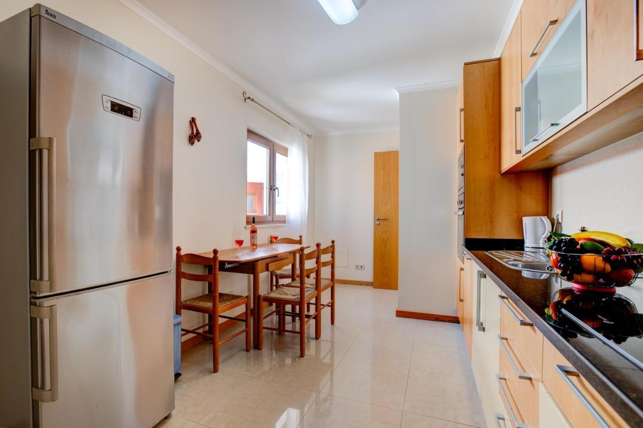 Two Bedroom Apartment With Rooftop Pool In Alvor Exterior foto